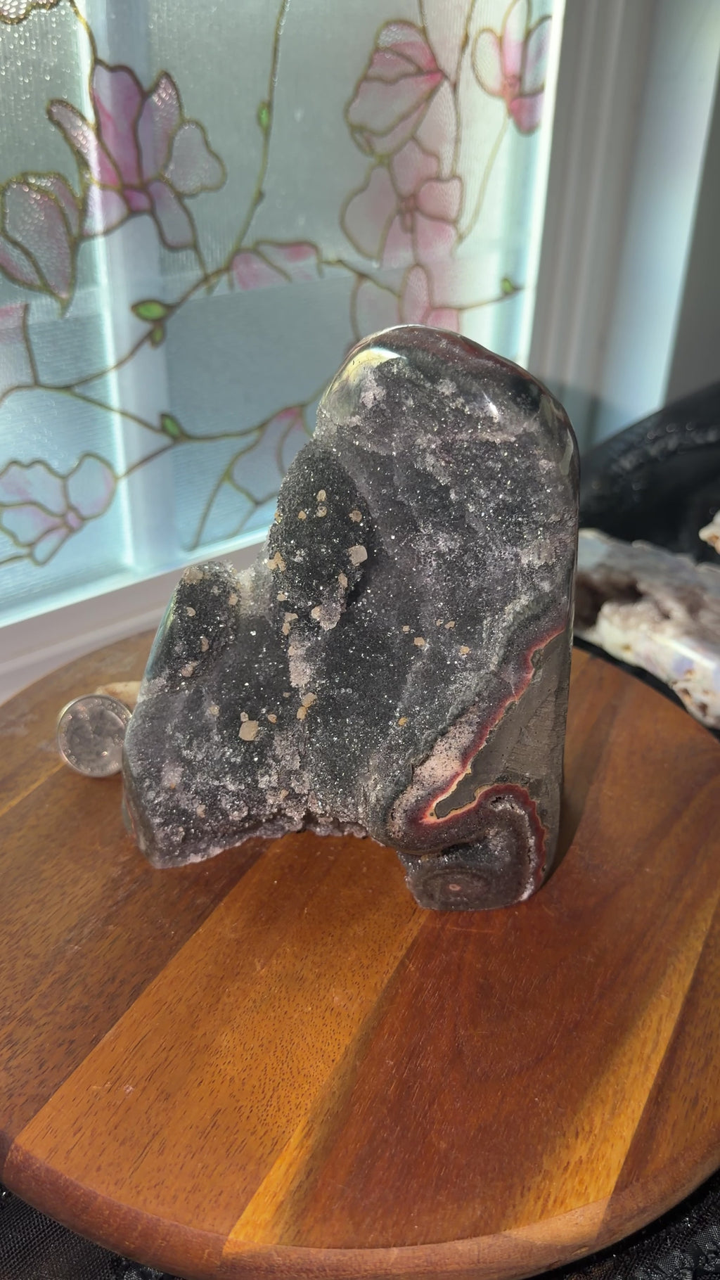 360 video highlighting the calcite formations  